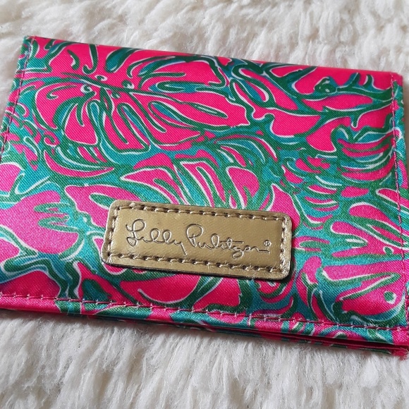 Lilly Pulitzer Handbags - 🌴New Lilly Pulitzer Wallet!🌴